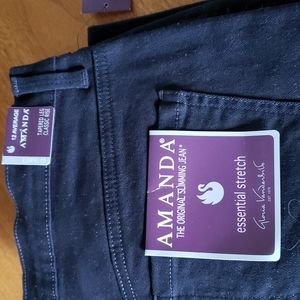 Gloria Vanderbilt,  Amanda style jeans with tapered legs in black denim, size 12